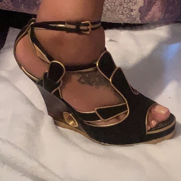 Authentic LV Wedges - Picture 4 of 6